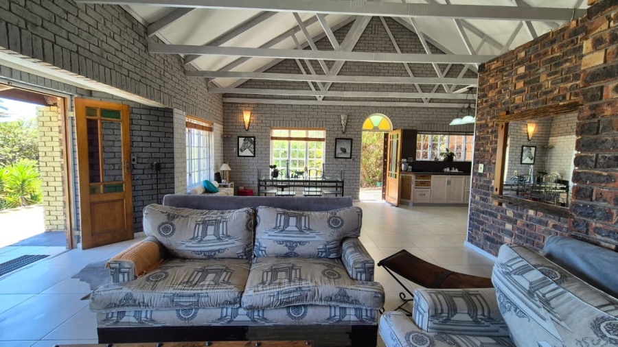 5 Bedroom Property for Sale in Middedorp Western Cape